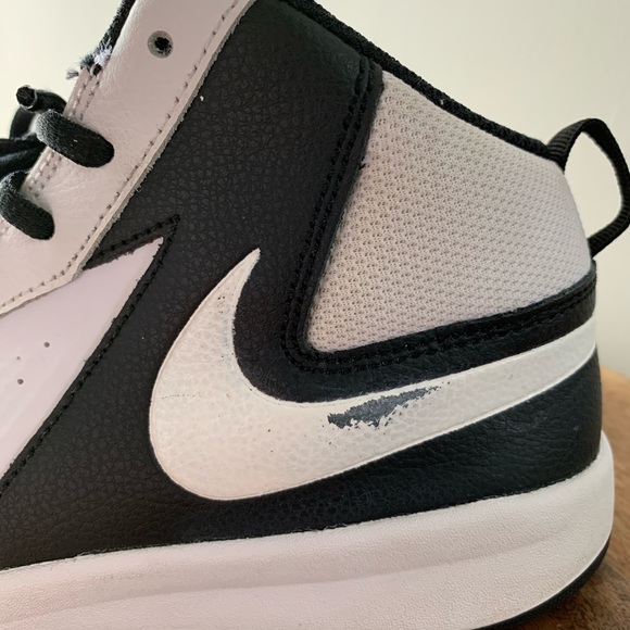 Nike TEAM HUSTLE D7 basketball sneakers - Picture 4 of 8